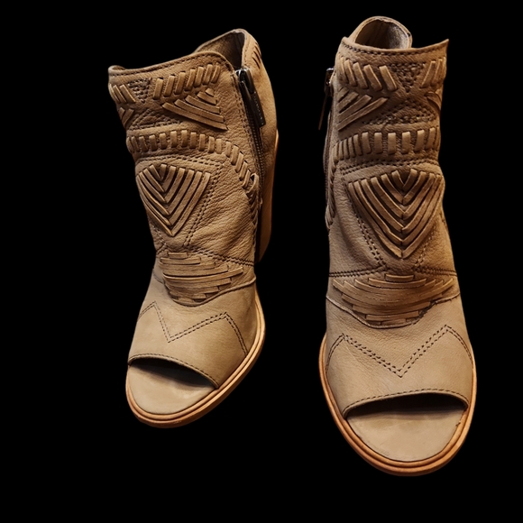 Vince Camuto Shoes - Vince Camuto Karinta Block 4" Booties